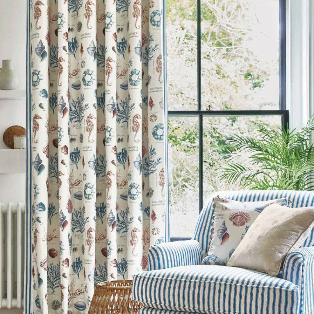 Cortina Estampada con Motivos Marinos – Inspiración Náutica para Ambientes Costeros