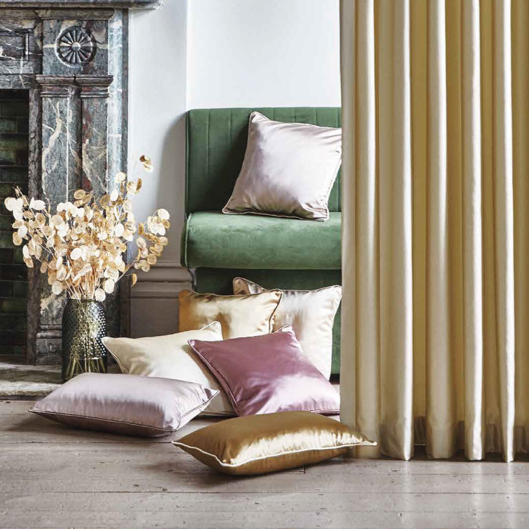 Cortina Satinada Crema – Elegancia Sofisticada para Interiores Glam o Clásicos