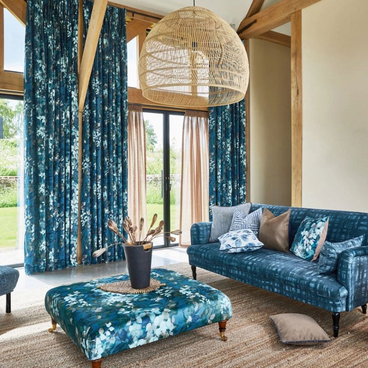 Tela velvet decorativa para tapicería con patrón de rayas cruzadas – Ethereal Sapphire
