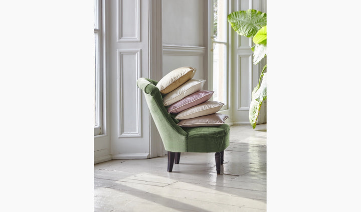 Colección de Telas Raffles – Satinado Elegante en Gran Formato