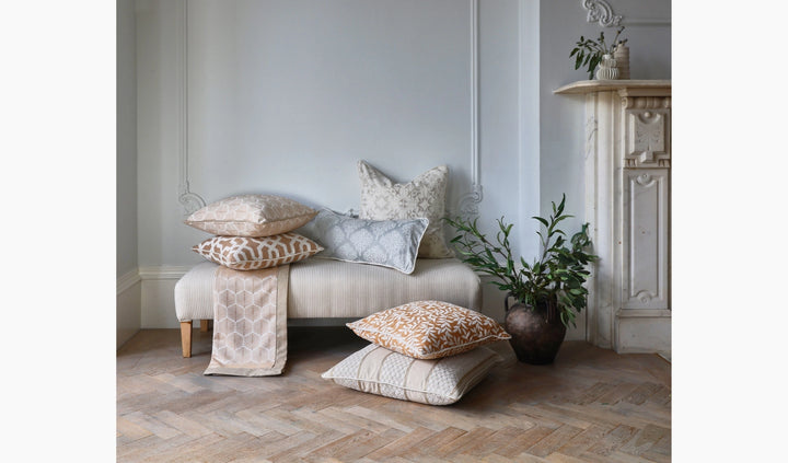 Colección de Telas Symphony – Lujo Clásico y Detalles Arquitectónicos