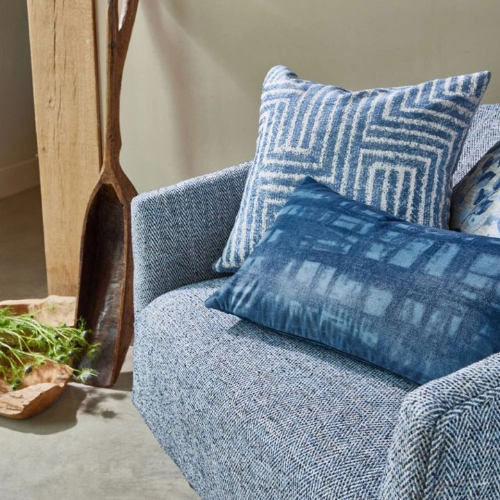 Tela velvet decorativa para tapicería con patrón de rayas cruzadas – Ethereal Sapphire