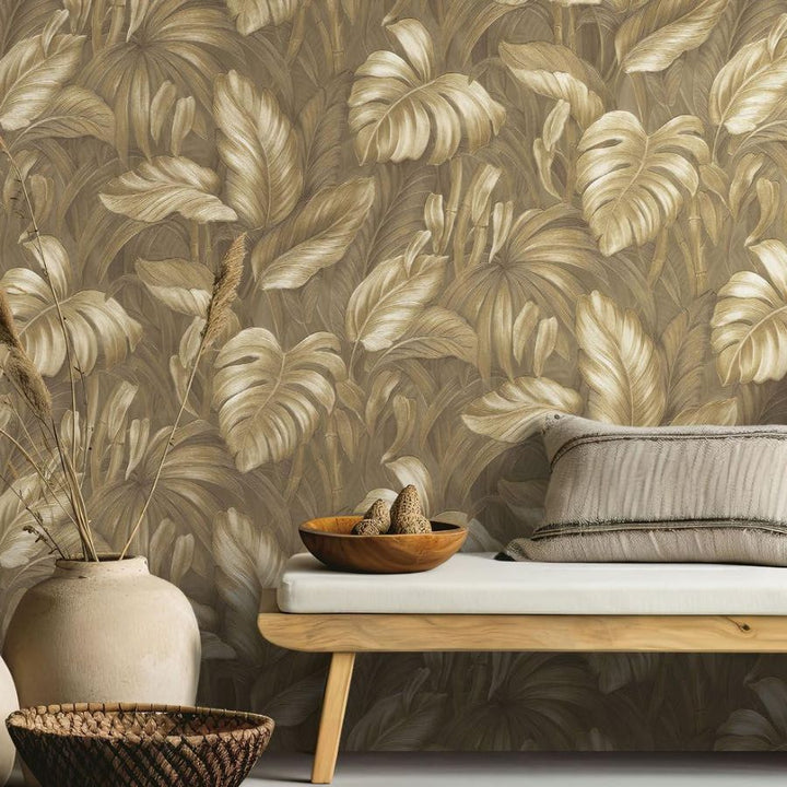Papel tapiz Hojas de Palma Doradas VOYAGE aplicado en pared