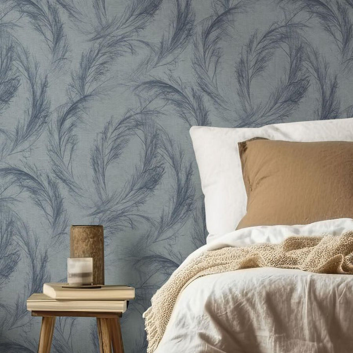 Papel tapiz Plumas Gris Sereno VOYAGE aplicado en pared